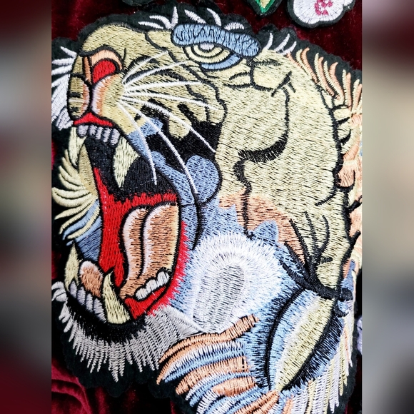 36•5 Women Velvet/Velour Embroidered BomberJacket Burgundy Full Zip Small/Medium - Picture 7 of 16